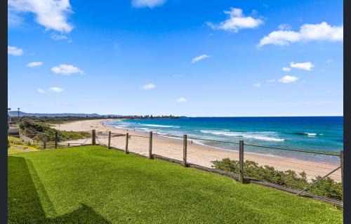 Shellharbour House | Oceanfront Bliss at Sea View - Absolute Beachfront