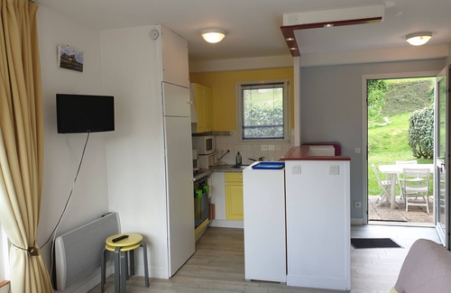 Trevou-Treguignec Apartment | Seaside Escape: Top-Rated Apartment with Spa & Breakfast