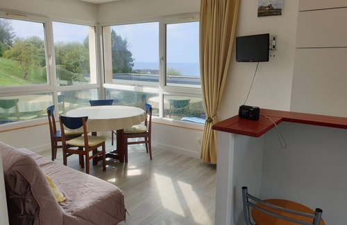 Trevou-Treguignec Apartment | Seaside Escape: Top-Rated Apartment with Spa & Breakfast