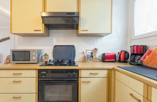 Douarnenez Apartment | Seaside Apartment with Oceanfront Views and Cozy Amenities