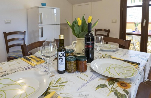 Poggi Apartment | Sea View Apartment with Air Conditioning and Breakfast