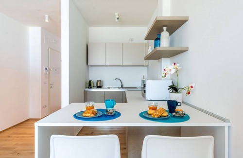 Municipio 3 Apartment | Scenic Sea View Apartment with Balcony and Kitchen