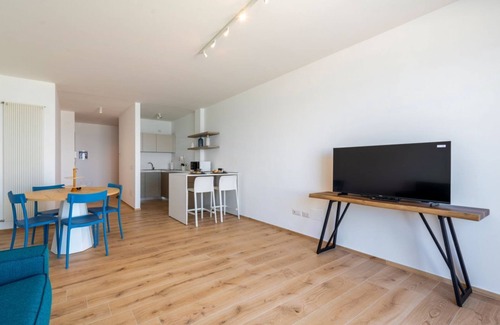 Municipio 3 Apartment | Scenic Sea View Apartment with Balcony and Kitchen