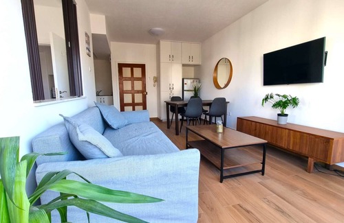 Larnaca Apartment | Beachside Escape: Sea View Apt with Kitchen & Breakfast