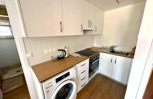 Larnaca Apartment | Beachside Escape: Sea View Apt with Kitchen & Breakfast
