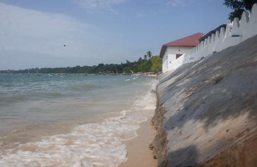 Mazizini Hotel | Oceanfront Escape at Sea View Beach Hotel with Breakfast