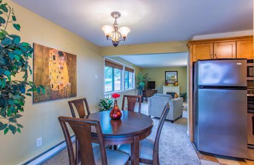 North End Apartment | Relaxing Sea View Escape with Jacuzzi and Balcony