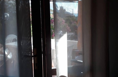 Tiriddo Apartment | Seaside Cottage Just Steps from the Beach for Families