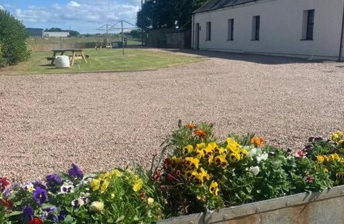 Hunspow House | Family-Friendly Sea View Cottage at Dunnetbay, Rated 9/10