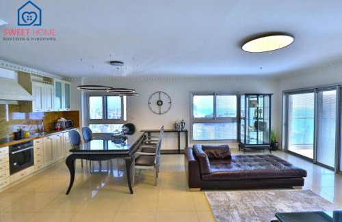 Netanya Apartment | Scenic Oceanfront Family Apartment with Pool Access