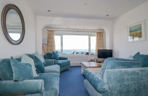 Mevagissey House | Seaside Retreat: 4-Star Hotel with Pet-Friendly Amenities