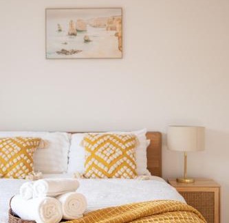 Lauderdale House | Sea View Guest House