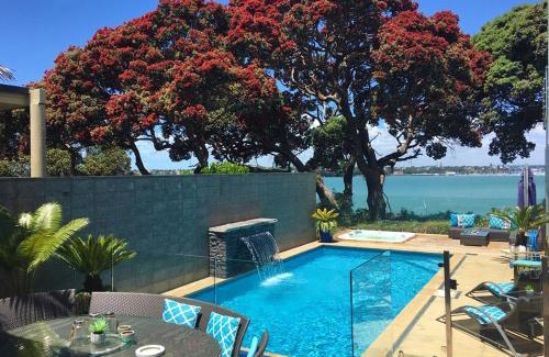 Northcote House | Oceanfront Guest House with Pool and Hot Tub Amenities