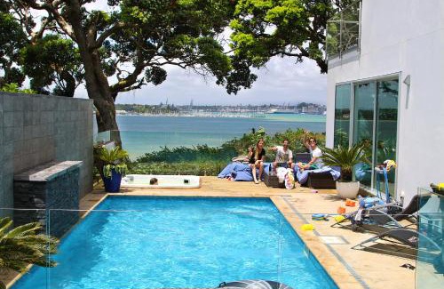 Northcote House | Oceanfront Guest House with Pool and Hot Tub Amenities