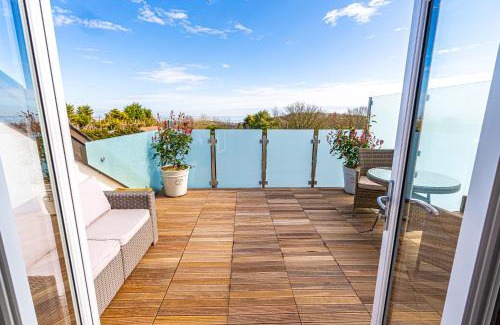 Hastings Apartment | Unforgettable Sea View Holiday Flat at Covehurst Bay