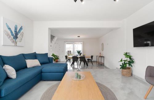 Chania Apartment | Sea View Home: 4-Star Family Retreat with Perfect Reviews