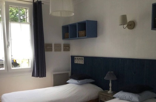 Crozon House | Cozy Sea View House: Pet-Friendly Stay with Beach Access