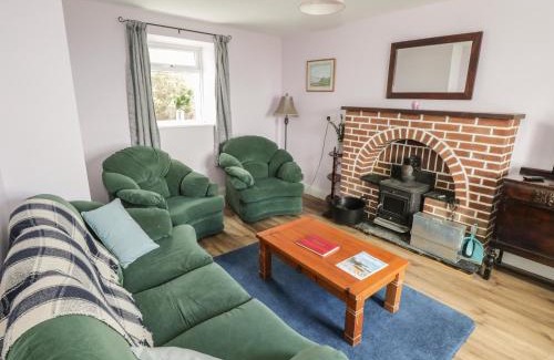Tully House | Enjoy Family-Friendly Comfort at Sea View House