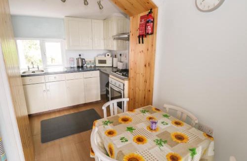 Tully House | Enjoy Family-Friendly Comfort at Sea View House