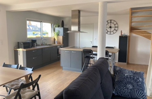 Saint-Guenole House | Cozy Sea View House Steps from the Beach with Pool