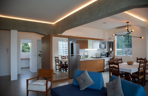 Leblon Apartment | Oceanfront Retreat with Kitchen in Rio de Janeiro