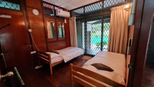 Sungai Baru Tengah Ski Chalet | Oceanfront Kampong Style Homestay with Sea Views