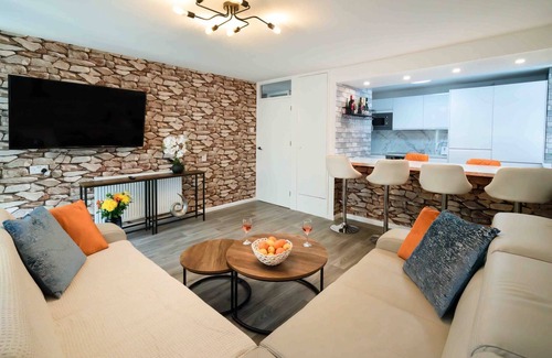 Kemptown Apartment | Oceanfront Kemptown Holiday Let with Family-Friendly Amenities