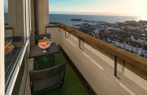 Kemptown Apartment | Oceanfront Kemptown Holiday Let with Family-Friendly Amenities