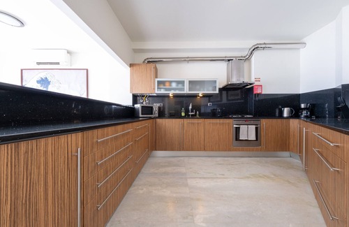 Ameijeira Apartment | Ocean View Modern Apartment - Guest Rated 10/10