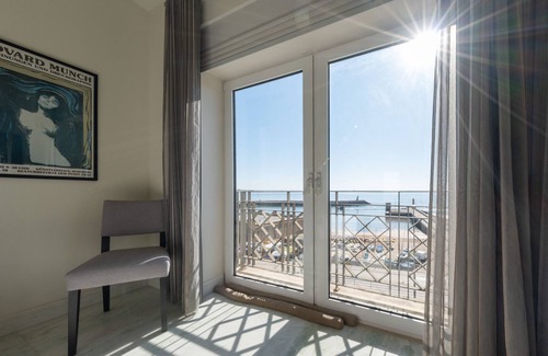 Ameijeira Apartment | Ocean View Modern Apartment - Guest Rated 10/10