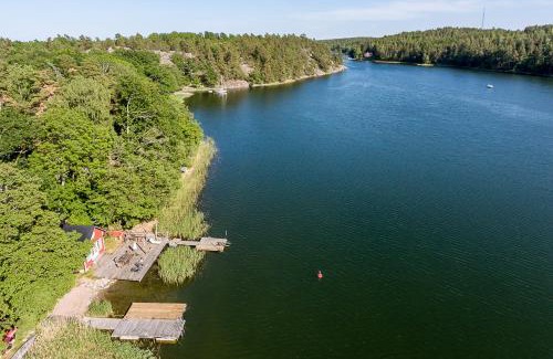 Varmdo Cabin | Oceanfront Myttinge with Private Beach and Hot Tub