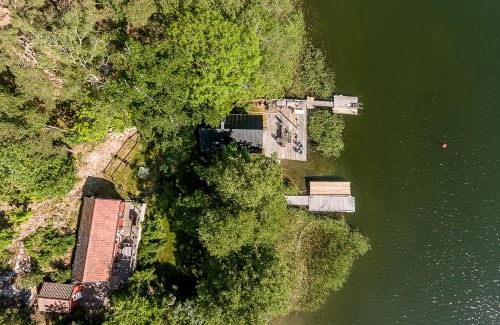 Varmdo Cabin | Oceanfront Myttinge with Private Beach and Hot Tub