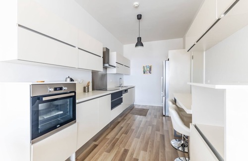 Kartal Apartment | Sea View Residence: Modern Comfort Steps from Metro