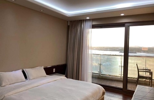 Seongsan Apartment | Cozy Sea View at Ocean Star Resort - Family Friendly Retreat