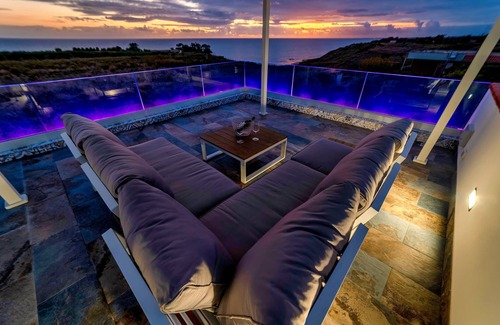 Porto Palo Villa | Beachside Retreat with Jacuzzi, 400m to Blue Flag Beach