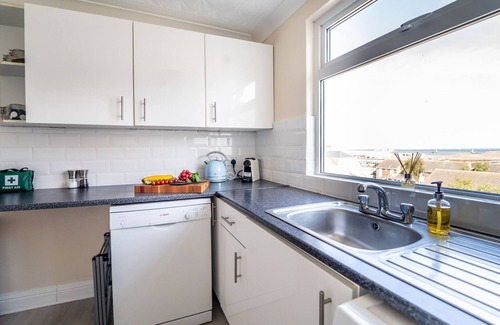 Gorleston-on-Sea Apartment | Seaside Penthouse with Oceanfront Views & Breakfast Included