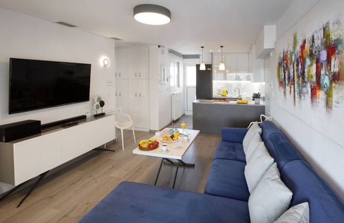 Varkiza Apartment | Oceanfront Penthouse Escape in Vari by GHH