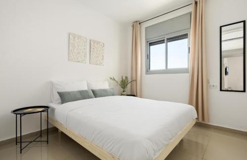 Eilat Apartment | Sea View Penthouse Near the Beach by Sea N' Rent
