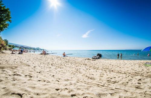 Elenite Apartment | Oceanfront Prestige Fort Beach Apartment with Pool & Spa
