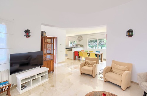 Sa Riera Villa | Oceanfront Retreat with Private Pool and WiFi - Rated 9.4