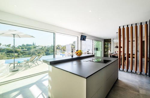 Armacao de Pera Villa | New Villa with Heated Pool, Jacuzzi & Ocean Views Near Beach
