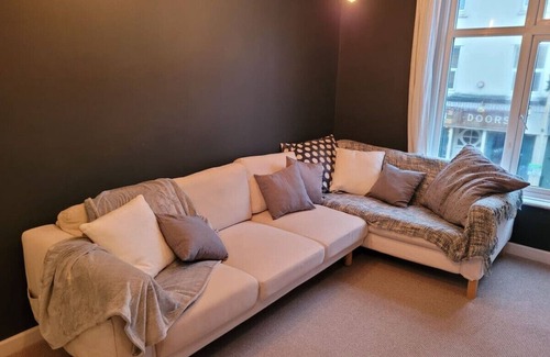 Sandgate Apartment | Oceanfront Apartment with Kitchen at Sea View Sandgate