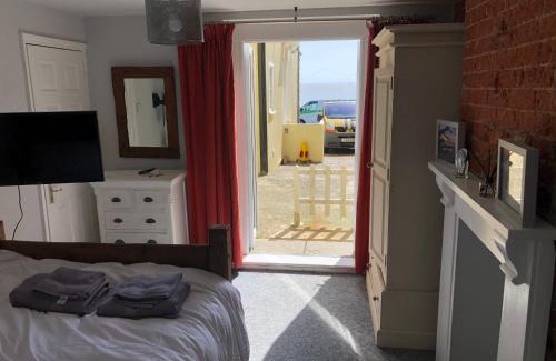 Felixstowe Apartment | Beautiful Sea View Studio with Child-Friendly Amenities