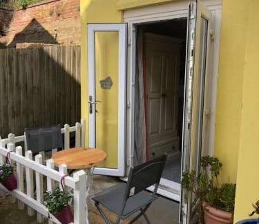 Felixstowe Apartment | Beautiful Sea View Studio with Child-Friendly Amenities