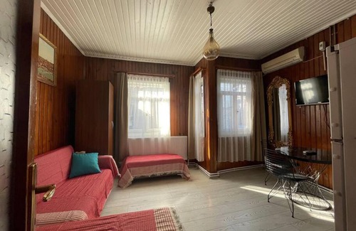 Zeytinburnu House | Cozy Sea View Studio House in Golden Horn for Families