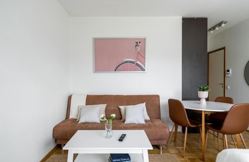 Hietalahti Apartment | Cozy Sea View Studio with Netflix Near Kamppi Tram