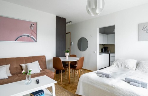 Hietalahti Apartment | Cozy Sea View Studio with Netflix Near Kamppi Tram