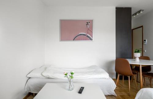 Hietalahti Apartment | Cozy Sea View Studio Near Tram with Netflix Access