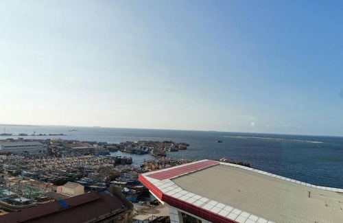 Pluit Apartment | Sea View Studio with Fast Wifi, Pool & Family-Friendly Perks