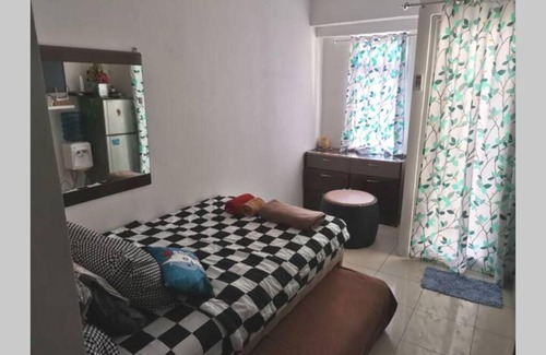 Pluit Apartment | Sea View Studio with Fast Wifi, Pool & Family-Friendly Perks